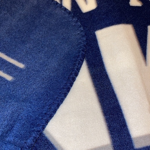 - NWT New York Yankees Blanket / Top has solid separate - Picture 9 of 17